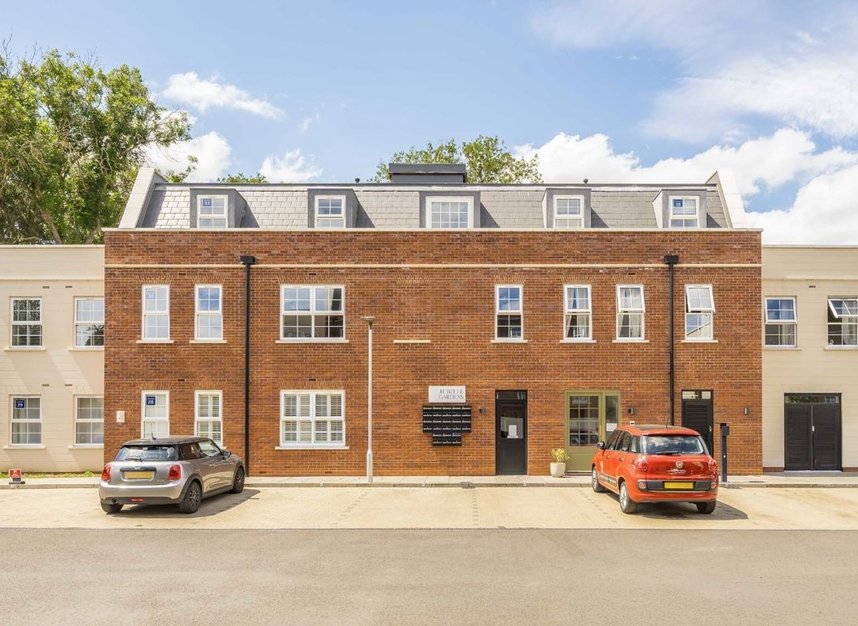 Jubilee Gardens, Weybridge, KT13