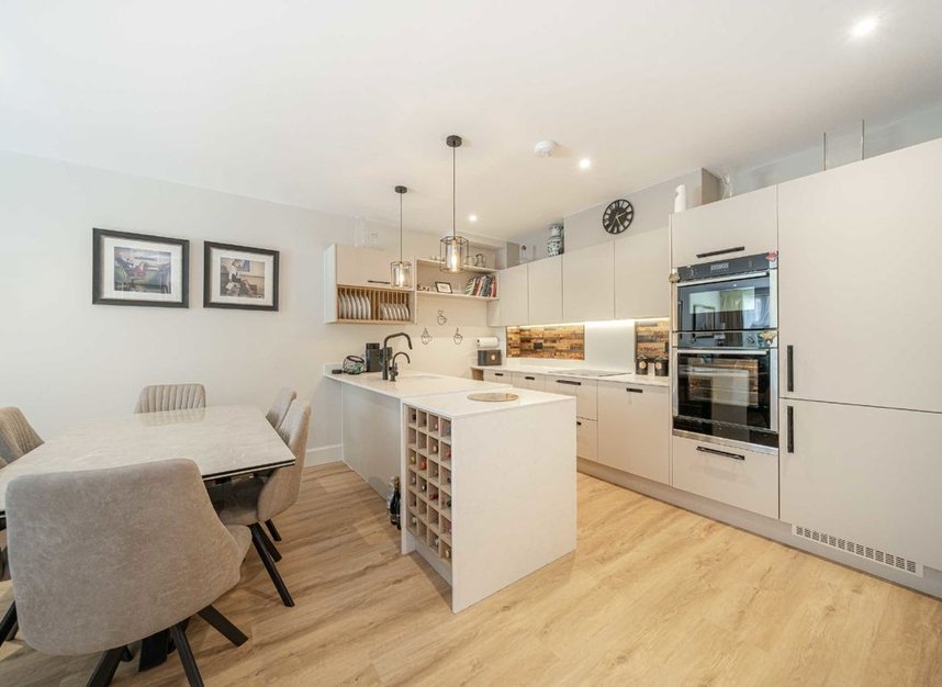 Properties for sale in Jubilee Gardens - KT13 9JN view4
