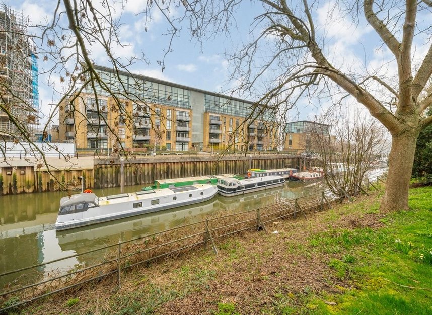 Properties for sale in Justin Close - TW8 8QG view9