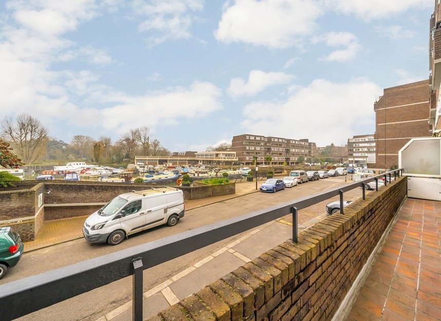 Properties for sale in Justin Close - TW8 8QG view7