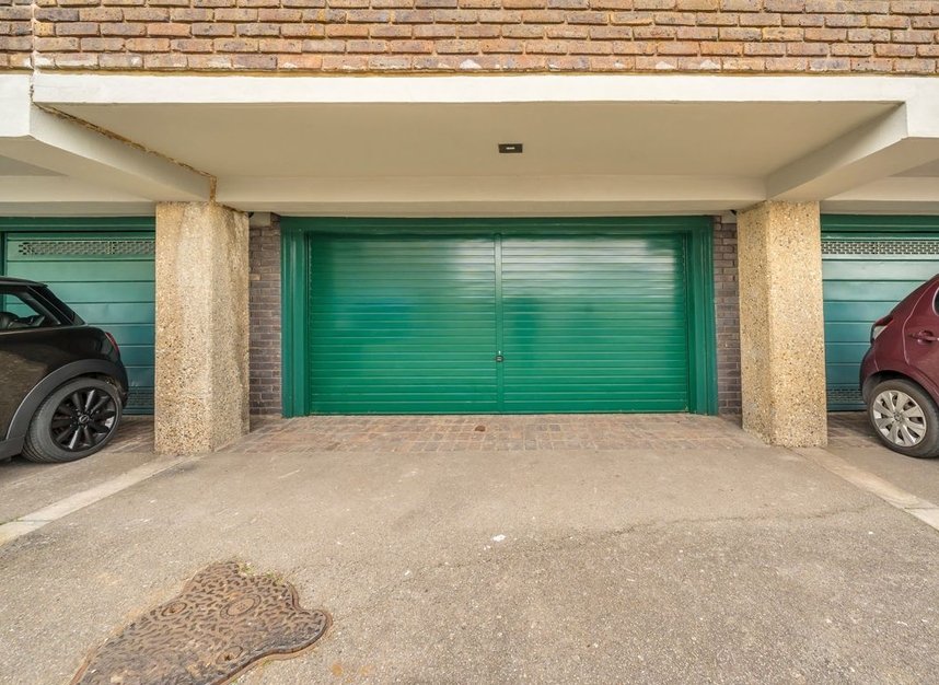 Properties for sale in Justin Close - TW8 8QG view11