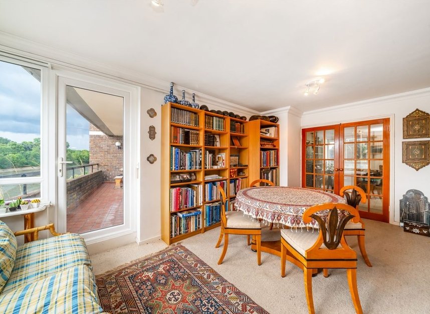 Properties for sale in Justin Close - TW8 8QH view2