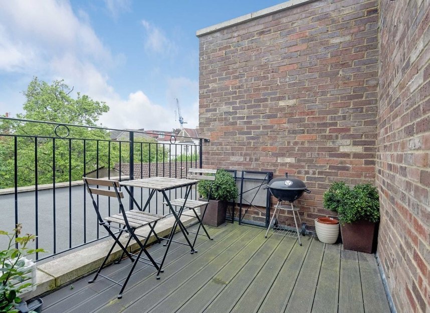 Flat for sale in Keats Place, London, N11 (Ref 201917) Dexters