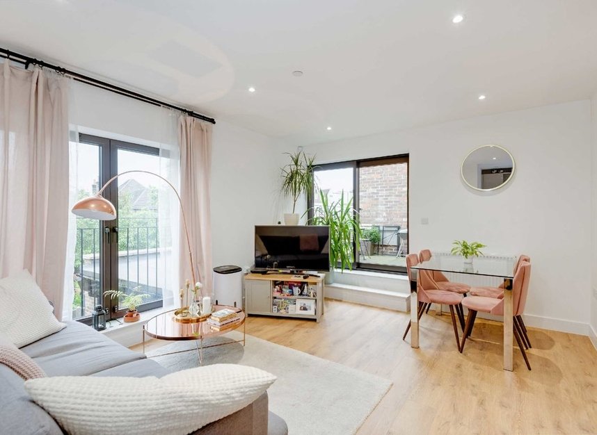 Flat for sale in Keats Place, London, N11 (Ref 201917) Dexters