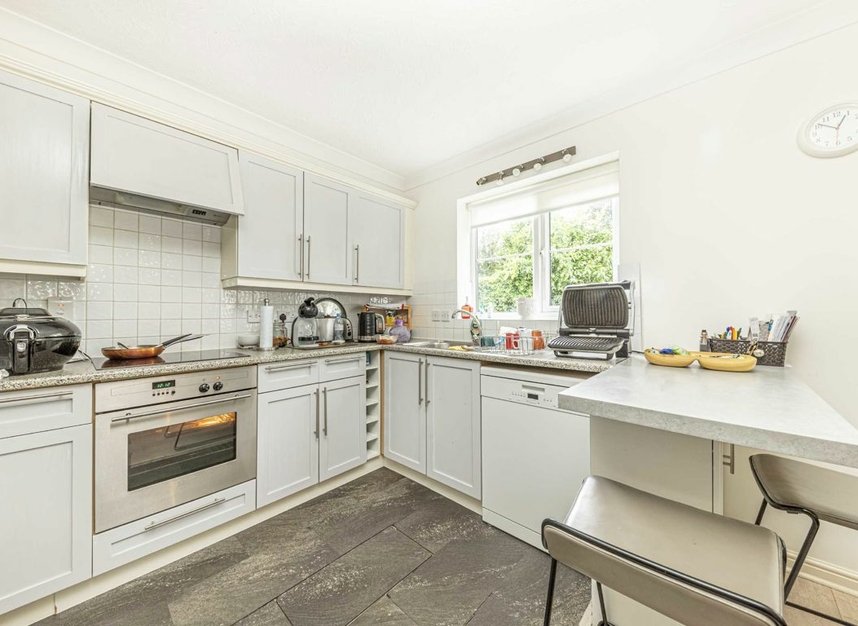 Properties for sale in Kempton Court - TW16 5PA view3