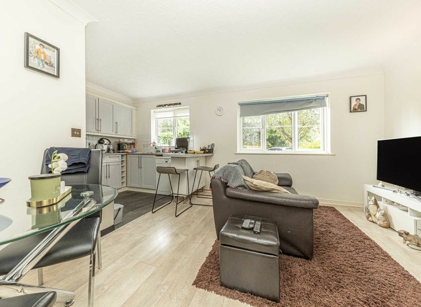 Properties for sale in Kempton Court - TW16 5PA view2