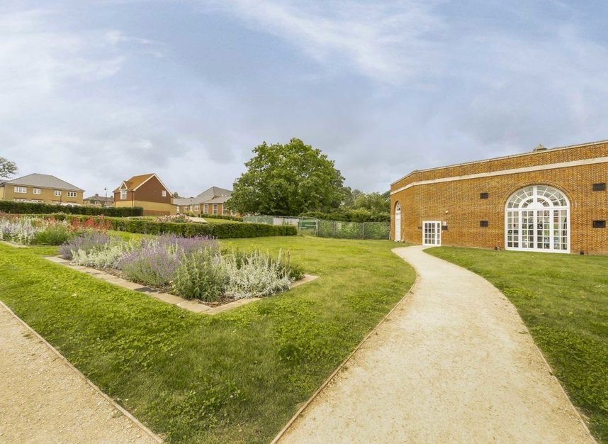 Properties for sale in Kendrick Drive - EN4 0FD view10