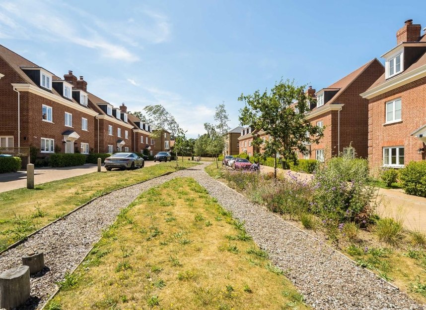 Properties for sale in Kendrick Drive - EN4 0FD view9