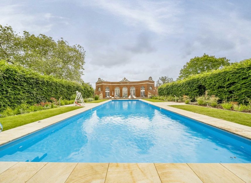 Properties for sale in Kendrick Drive - EN4 0FD view6