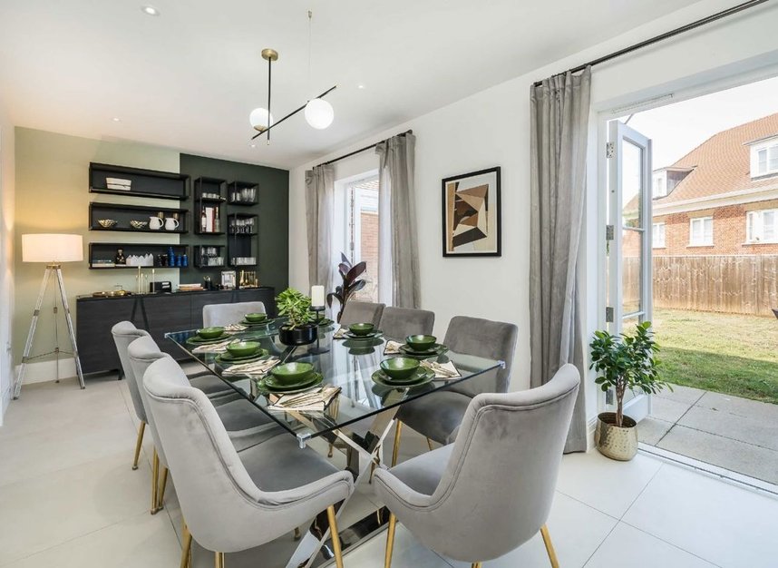 Properties for sale in Kendrick Drive - EN4 0FD view2