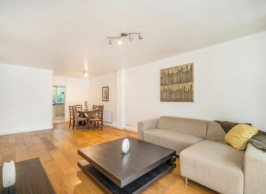Properties for sale in Kensington Park Road - W11 2PJ view2