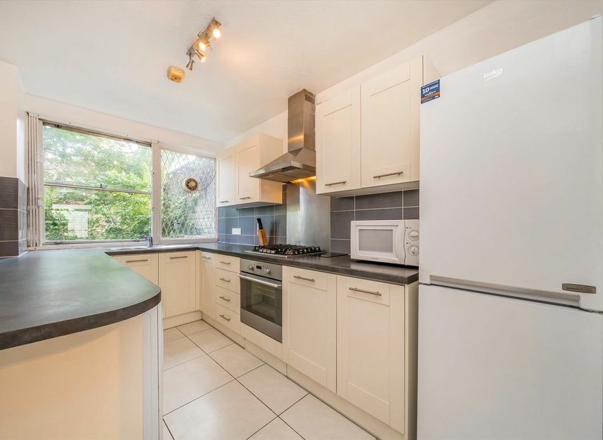 Properties for sale in Kensington Park Road - W11 2PJ view3
