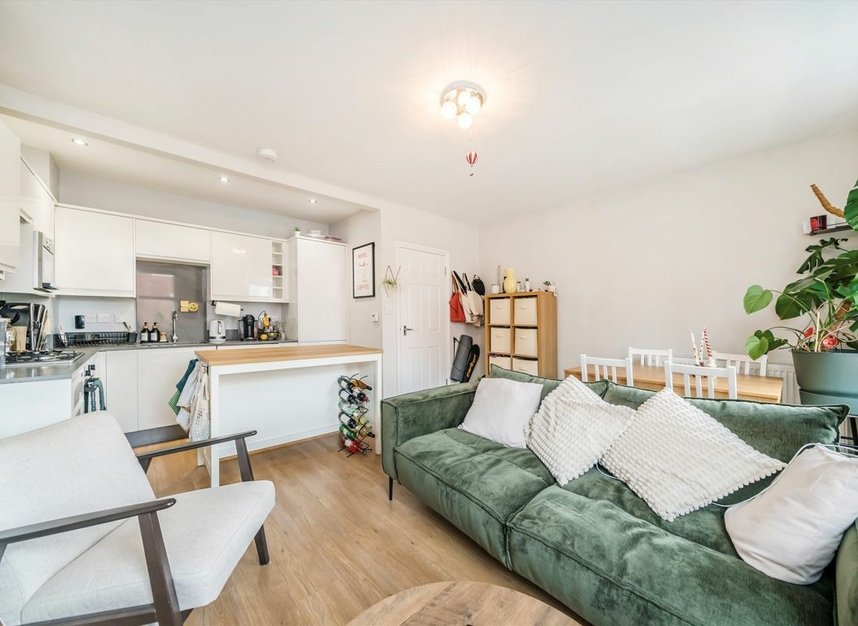 Properties for sale in Kenworthy Road - E9 5RB view2