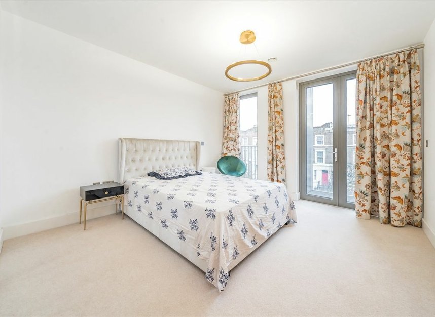 Properties for sale in Kilburn Park Road - NW6 5FQ view4