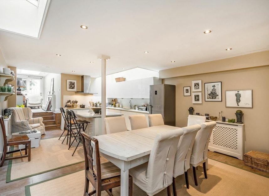 Properties for sale in Kings Road - SW6 2DU view3