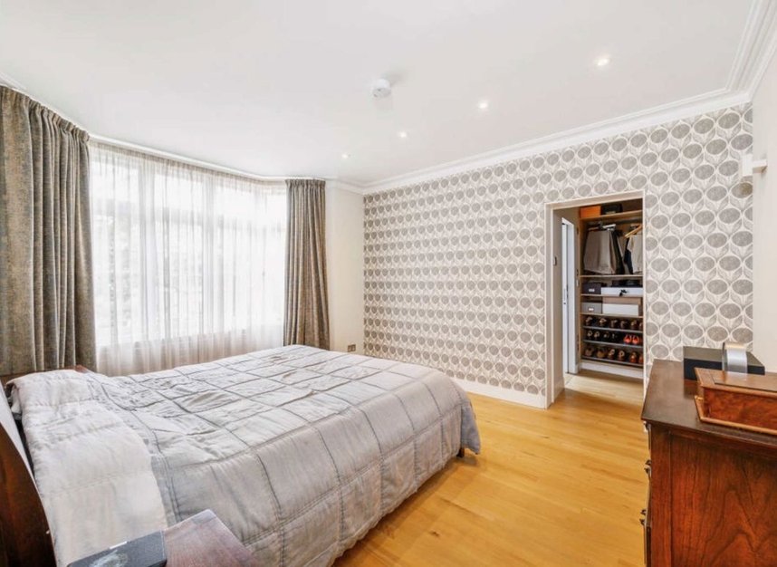 Properties for sale in Kingscote Road - W4 5LJ view5