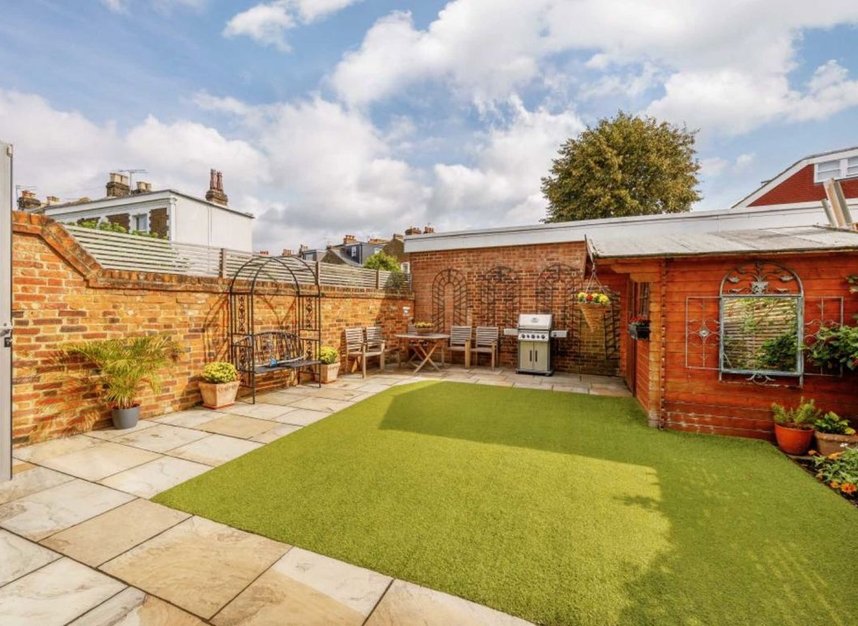 Properties for sale in Kingscote Road - W4 5LJ view8