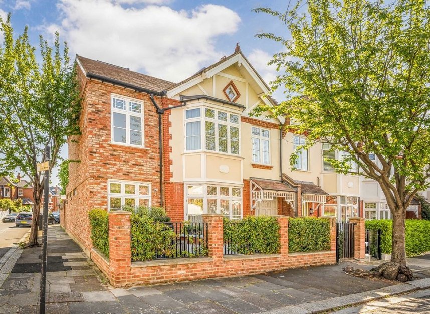 Properties for sale in Kingscote Road - W4 5LJ view1