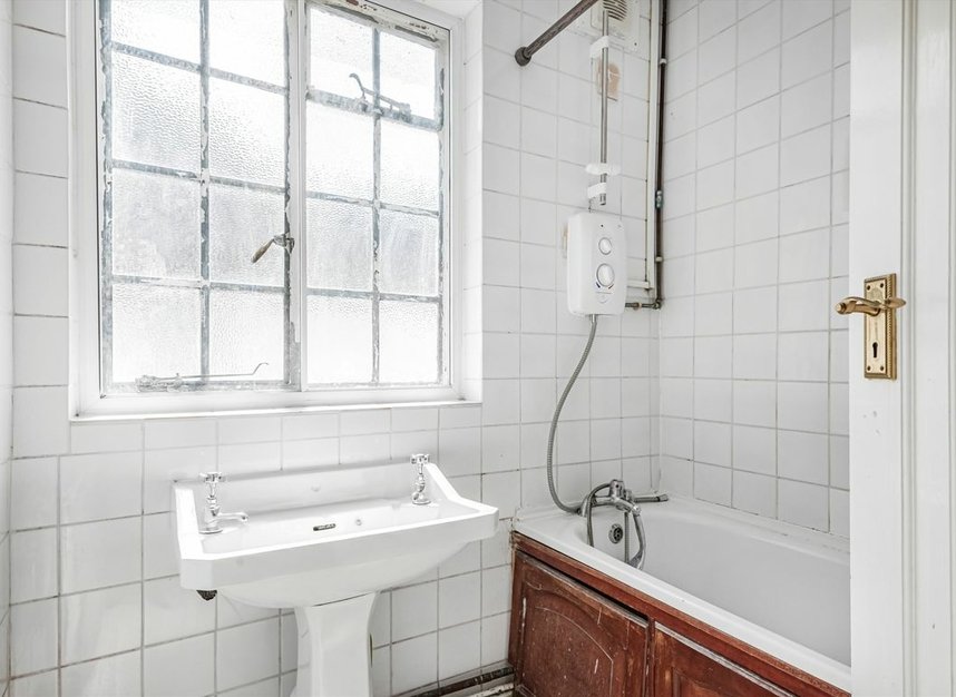 Properties for sale in Kingsmead Road - SW2 3HZ view10