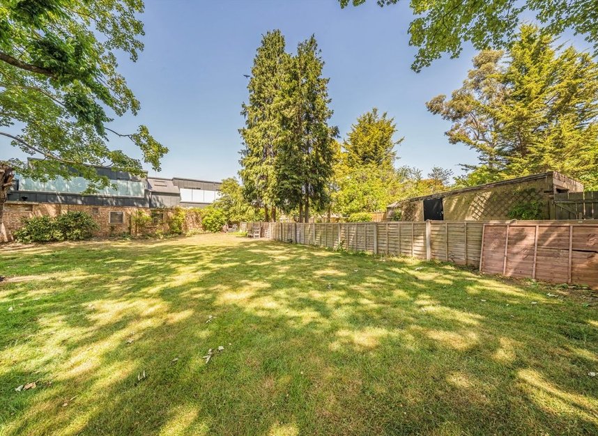 Properties for sale in Kingston Hill - KT2 7PW view6