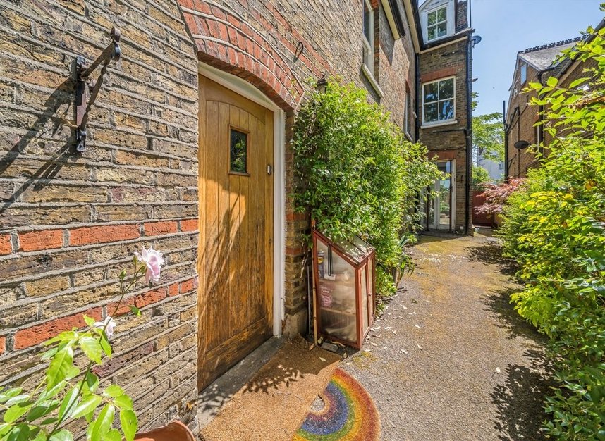 Properties for sale in Kingston Hill - KT2 7PW view1