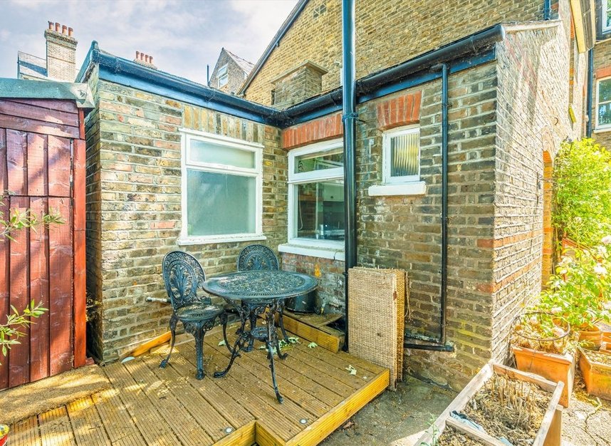 Properties for sale in Kingston Hill - KT2 7PW view5