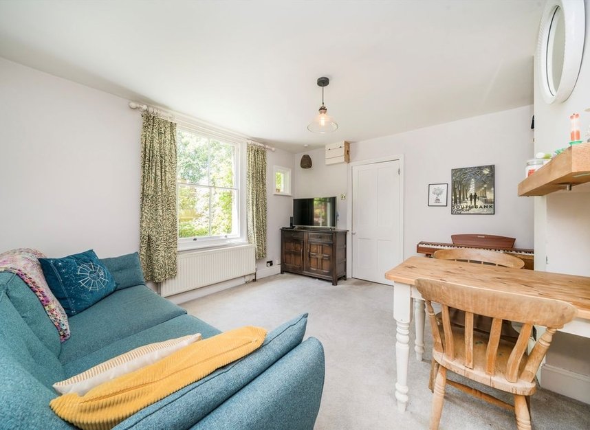 Properties for sale in Kingston Hill - KT2 7PW view3