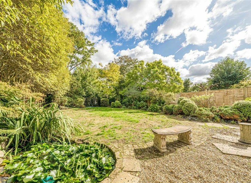 Properties for sale in Kingston Lane - TW11 9HL view8