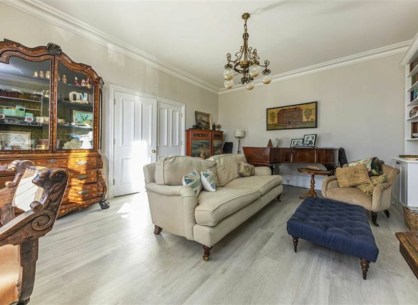 Properties for sale in Kingston Lane - TW11 9HL view4