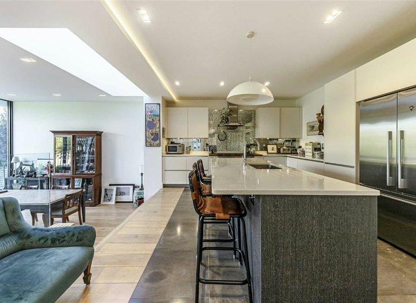 Properties for sale in Kingston Lane - TW11 9HL view3