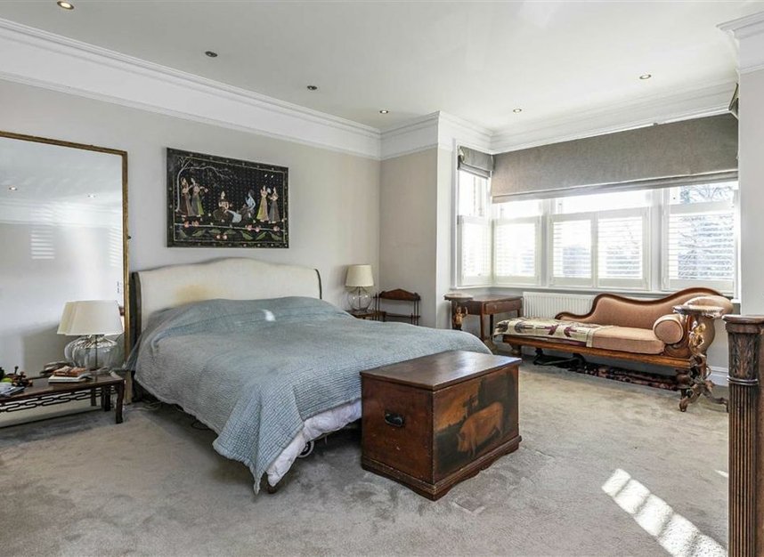 Properties for sale in Kingston Lane - TW11 9HL view6