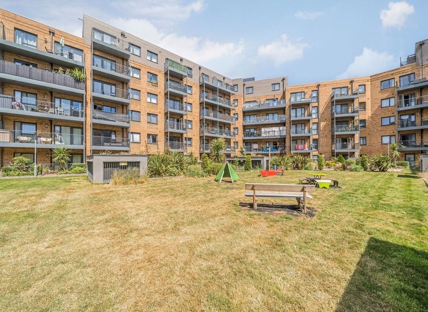 Properties for sale in Kingston Road - KT3 3FP view7