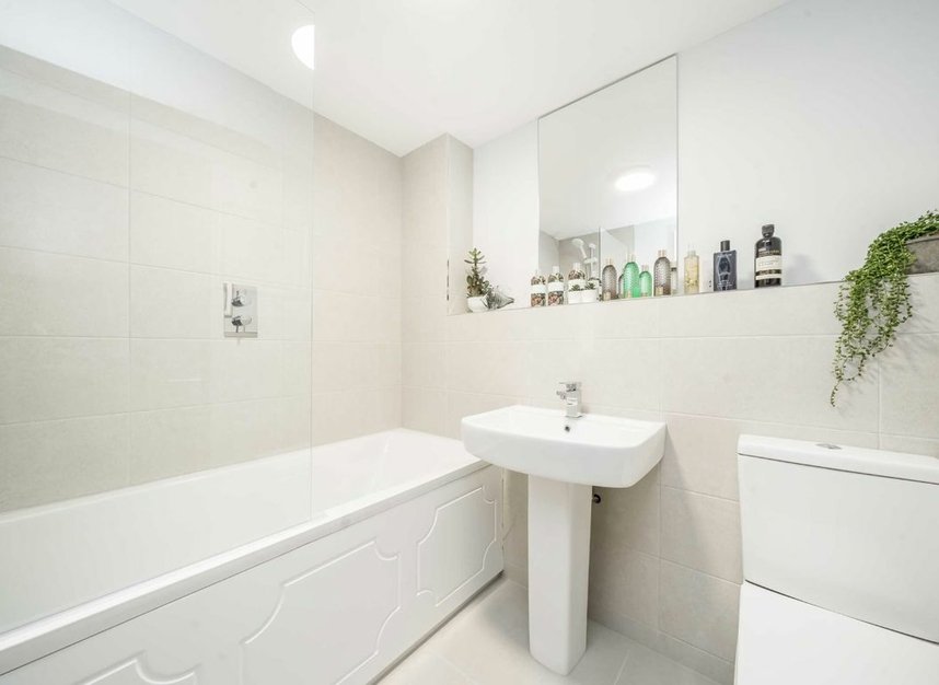 Properties for sale in Kingston Road - SW20 8JX view7