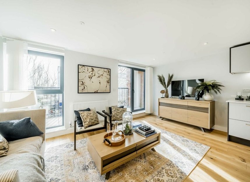 Properties for sale in Kingston Road - SW20 8JX view1