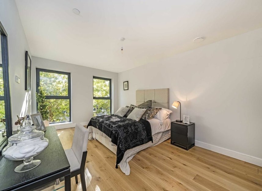 Properties for sale in Kingston Road - SW20 8JX view9