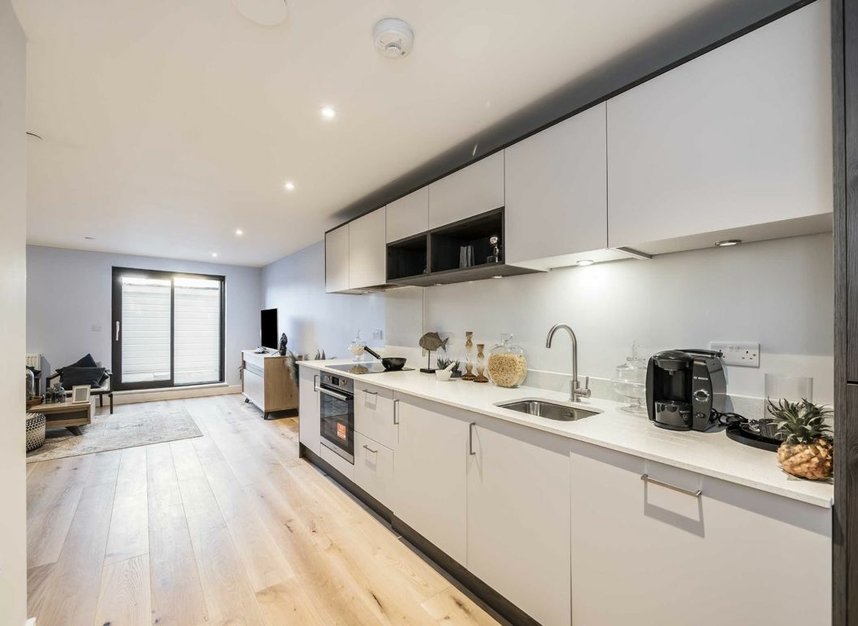 Properties for sale in Kingston Road - SW20 8JX view8