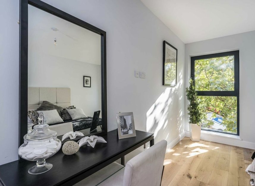 Properties for sale in Kingston Road - SW20 8JX view10