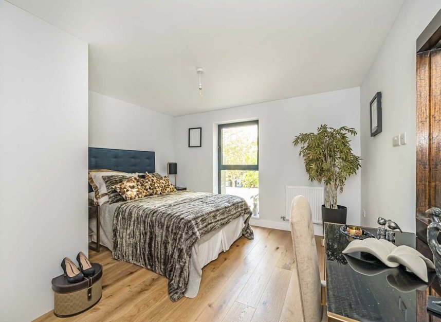 Properties for sale in Kingston Road - SW20 8JX view11