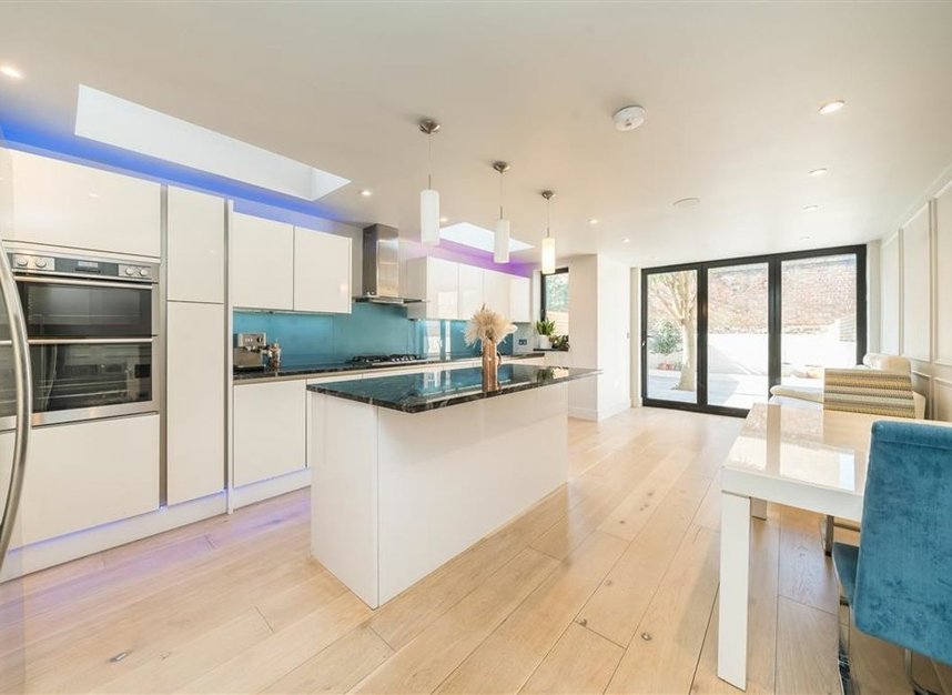 Properties sold in Kingswood Road - SW2 4JF view2