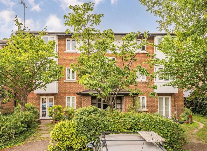 Properties for sale in Kingsworthy Close - KT1 3ER view1