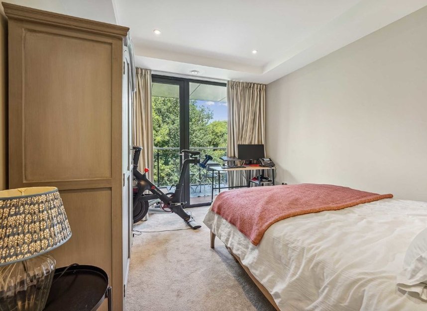 Flat for sale in Knaresborough Drive, London, SW18 (Ref 217203) Dexters