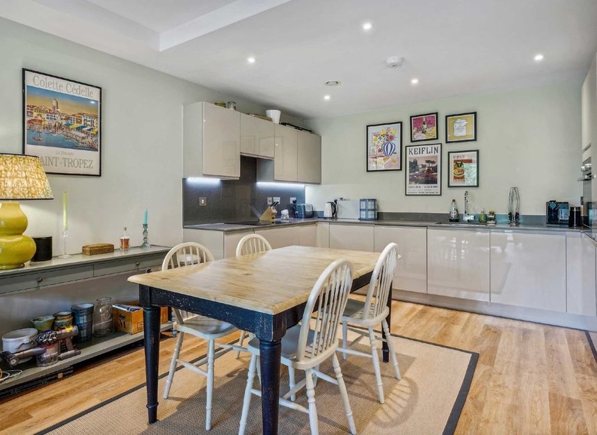 Flat for sale in Knaresborough Drive, London, SW18 (Ref 217203) Dexters