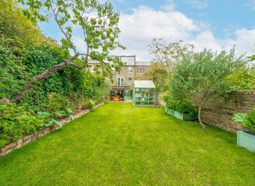 Properties for sale in Lady Somerset Road - NW5 1TU view8
