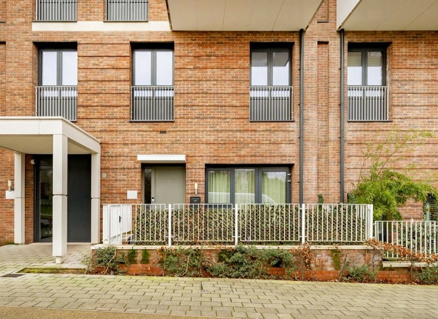 Properties for sale in Lakeside Drive - NW10 7GT view8