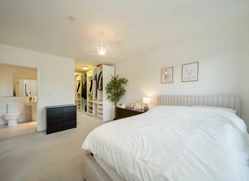 Properties for sale in Lakeside Drive - NW10 7GT view5