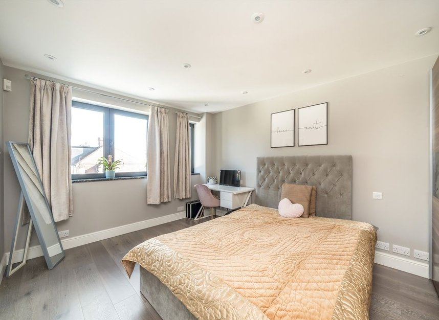 Properties for sale in Lamberhurst Road - SE27 0SD view9