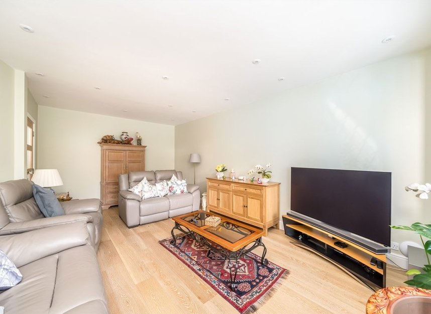 Properties for sale in Lamberhurst Road - SE27 0SD view8