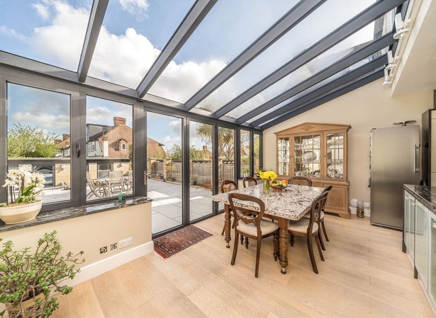 Properties for sale in Lamberhurst Road - SE27 0SD view2