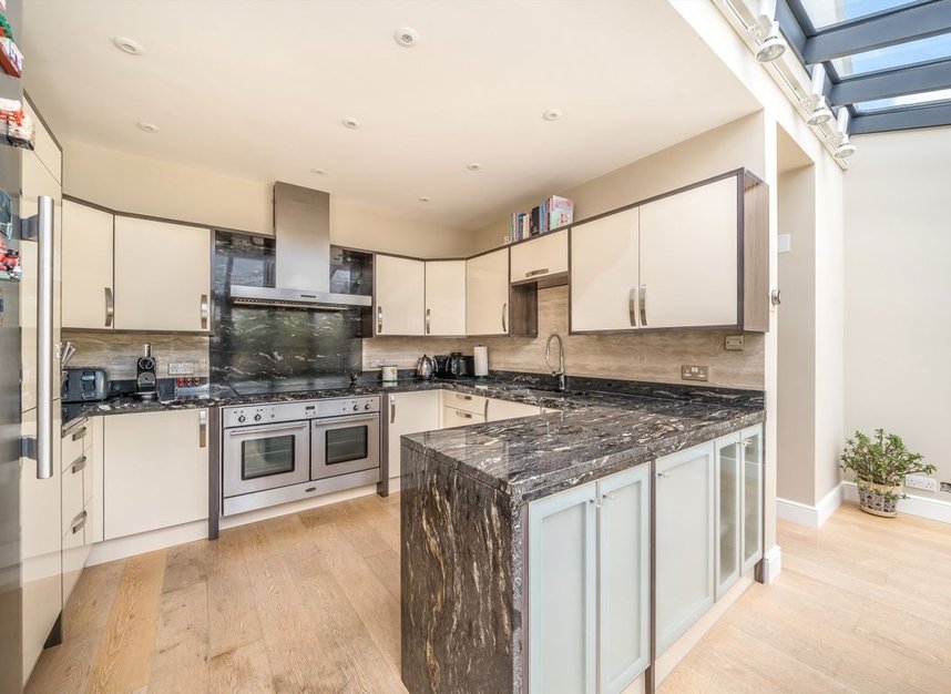 Properties for sale in Lamberhurst Road - SE27 0SD view3