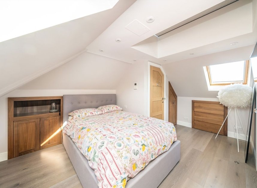Properties for sale in Lamberhurst Road - SE27 0SD view7